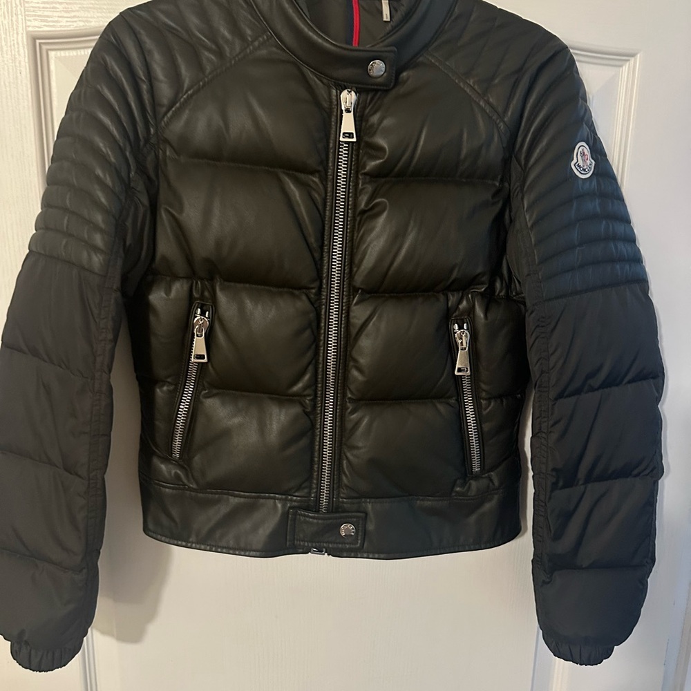 Moncler Brown Women’s Puffer Jacket with Zip Pockets